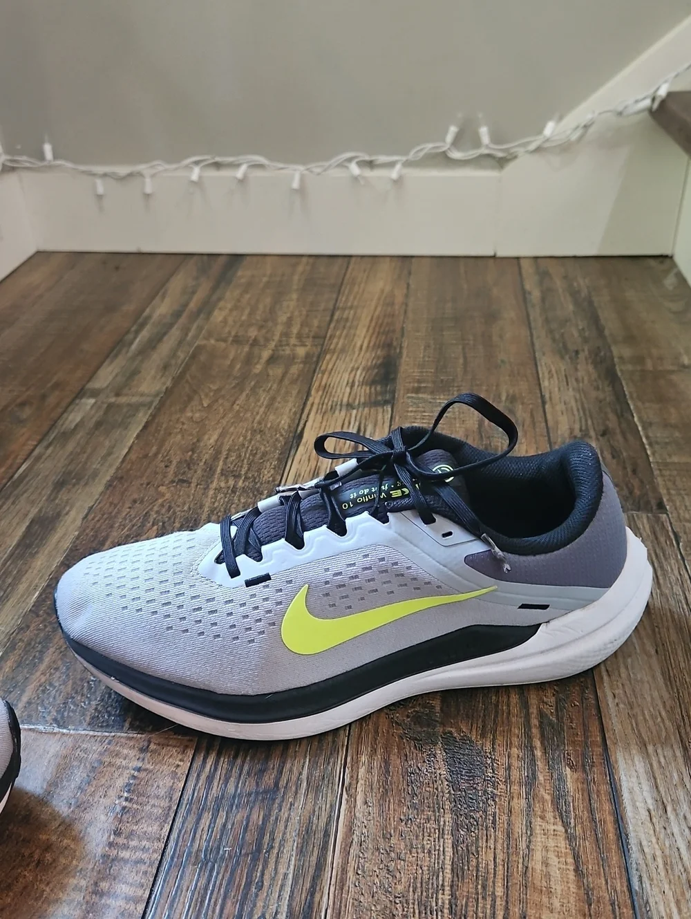 Nike Winflo 10 Men's‎ Gray & Neon Yellow Lightweight Breathable Running Shoes